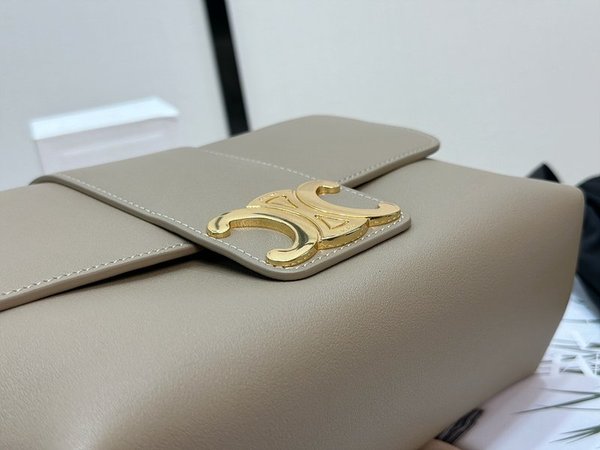 셀린느 미디엄 틴 빅투아르 체인 숄더백 세피아 [매장가 450만원대]