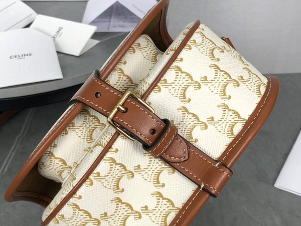 셀린느 미디엄 풀코백 트리옹프 캔버스 & 카프스킨 화이트 [매장가 230만원대]