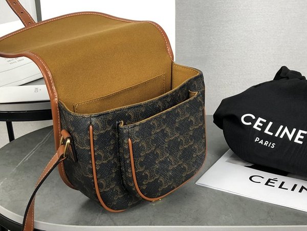 셀린느 미디엄 풀코백 트리옹프 캔버스 & 카프스킨 탠 [매장가 230만원대]