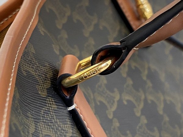 셀린느 호리존탈 카바스백 트리옹프 캔버스 & 카프스킨 탠 [매장가 300만원대]