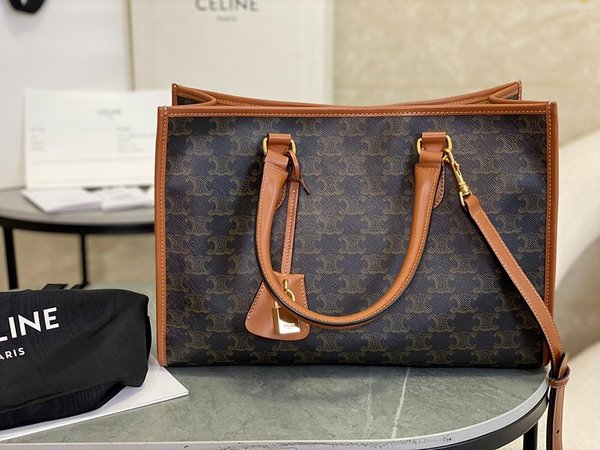 셀린느 호리존탈 카바스백 트리옹프 캔버스 & 카프스킨 탠 [매장가 300만원대]