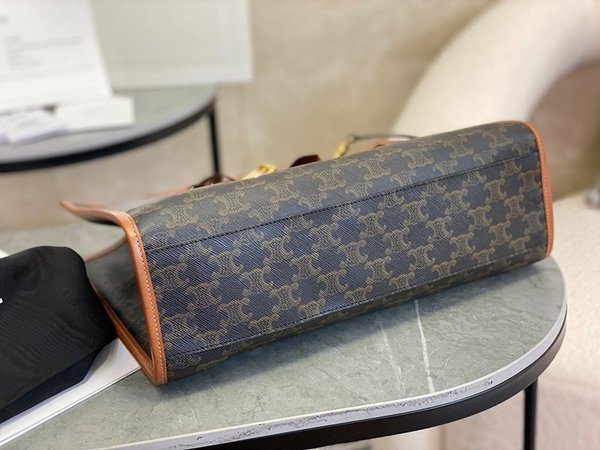 셀린느 호리존탈 카바스백 트리옹프 캔버스 & 카프스킨 탠 [매장가 300만원대]