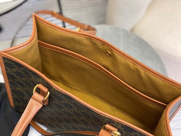 셀린느 호리존탈 카바스백 트리옹프 캔버스 & 카프스킨 탠 [매장가 300만원대]