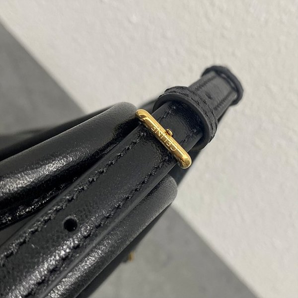 셀린느 미디엄 뉴 러기지 [매장가 500만원대]