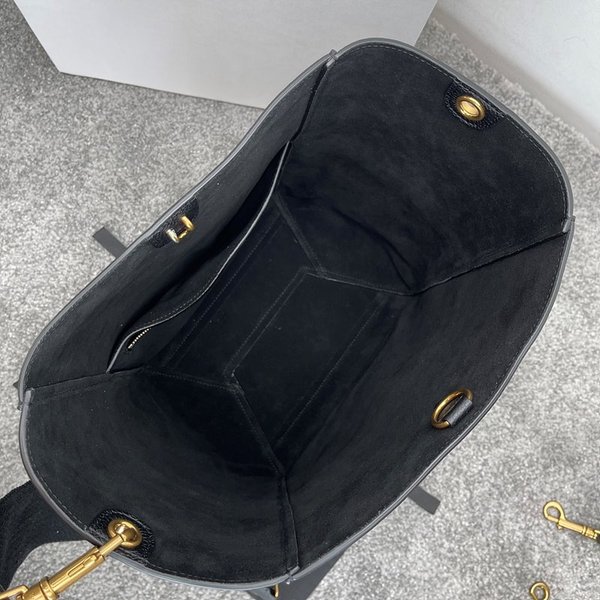 셀린느 싱글 스몰 버킷백 / 블랙 [매장가 335만원대]