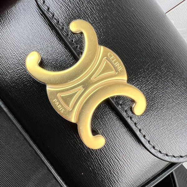 셀린느 트리옹프 벨트백 / 블랙 [매장가 215만원대]