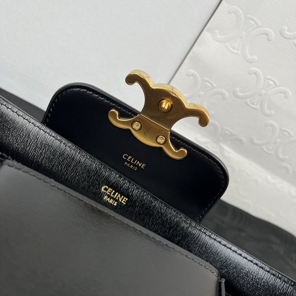 셀린느 트리옹프 벨트백 / 블랙 [매장가 215만원대]