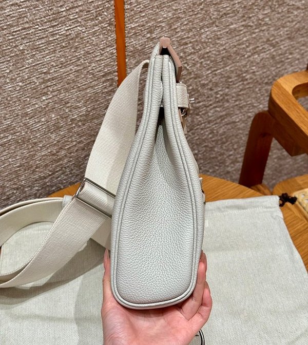 [하이엔드급] 에르메스 핵아도스 PM Togo & gris pale [매장가 1500만원대]