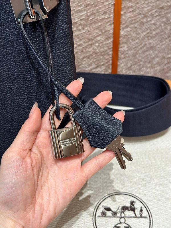 [하이엔드급] 에르메스 핵아도스 PM Togo & Bleu indigo [매장가 1500만원대]