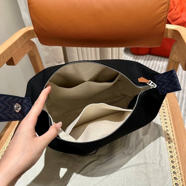 [하이엔드급] .에르메스 GM 브리드 어 브랙 케이스 캔버스 [매장가 150만원대]