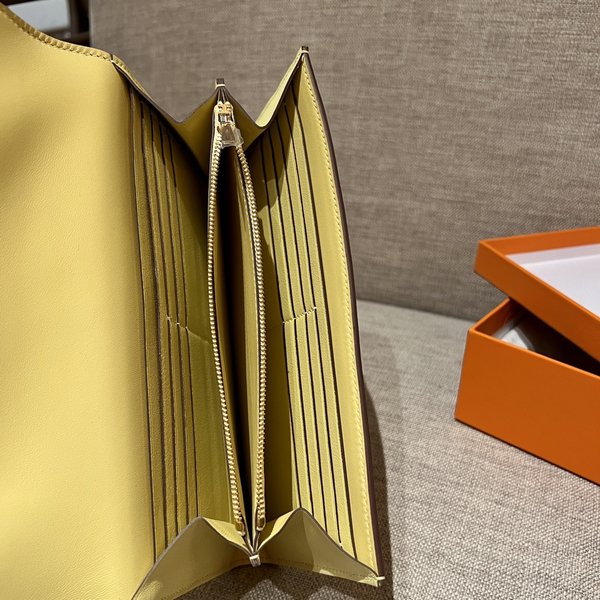 [하이엔드급] 에르메스 콘스탄스 투고 월렛  / 1Z Jaune Poussin 스위프트 금장 [매장가 990만원대]