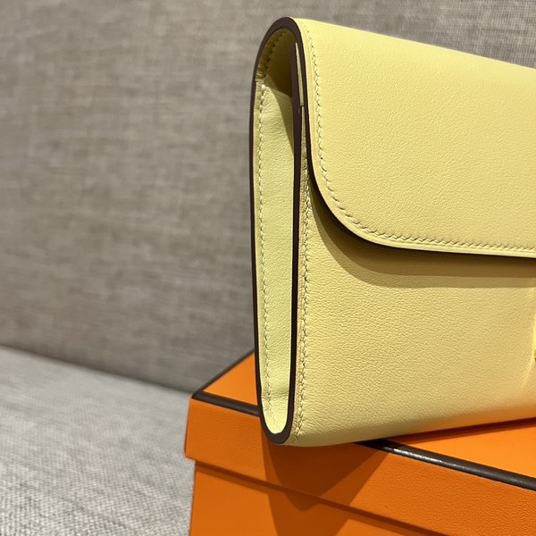 [하이엔드급] 에르메스 콘스탄스 투고 월렛  / 1Z Jaune Poussin 스위프트 금장 [매장가 990만원대]