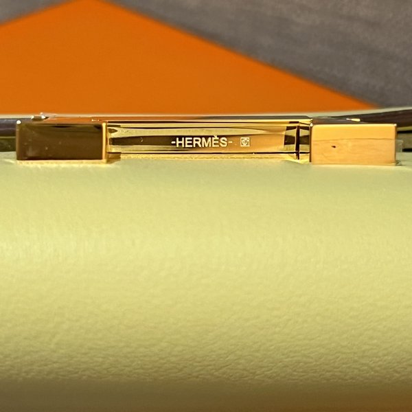 [하이엔드급] 에르메스 콘스탄스 투고 월렛  / 1Z Jaune Poussin 스위프트 금장 [매장가 990만원대]