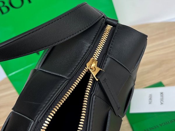 보테가베네타 브릭 카세트백 [매장가 382만원대]