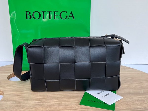 보테가베네타 브릭 카세트백 [매장가 382만원대]