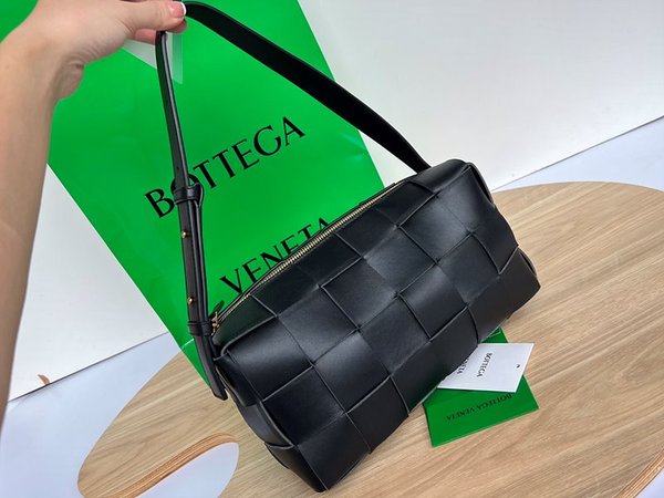 보테가베네타 브릭 카세트백 [매장가 382만원대]