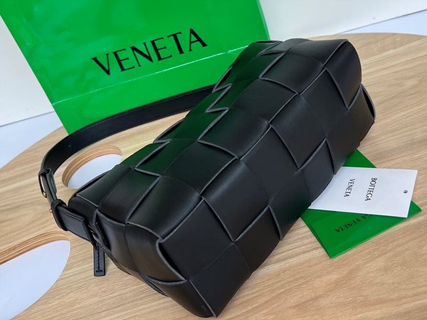 보테가베네타 브릭 카세트백 [매장가 382만원대]