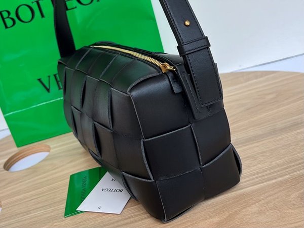 보테가베네타 브릭 카세트백 [매장가 382만원대]