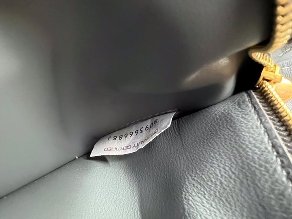 보테가베네타 패디드 카세트백 [매장가 567만원대]