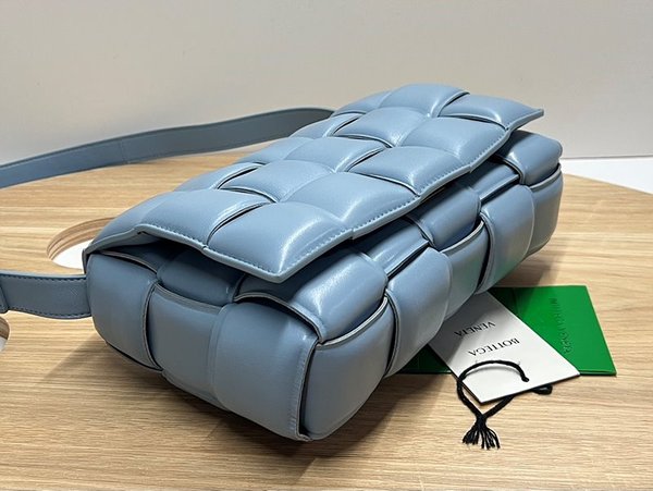 보테가베네타 패디드 카세트백 [매장가 567만원대]