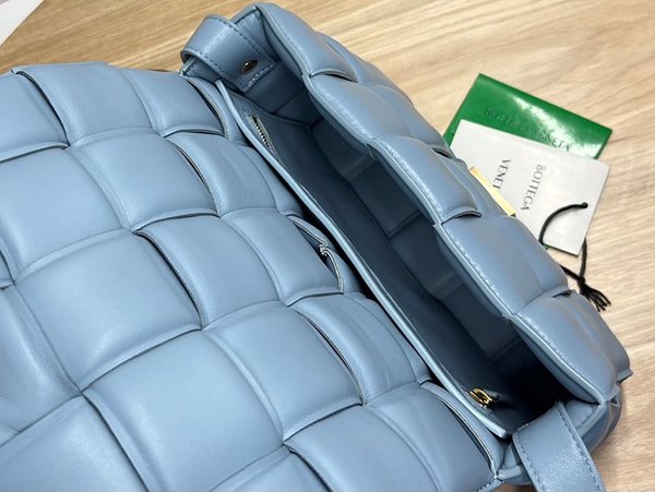 보테가베네타 패디드 카세트백 [매장가 567만원대]