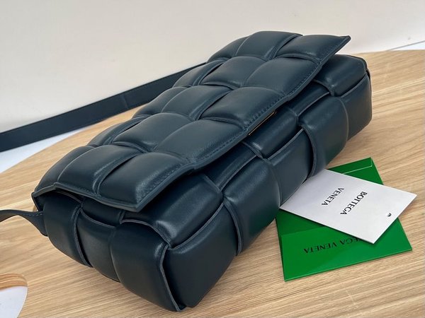 보테가베네타 패디드 카세트백 [매장가 567만원대]