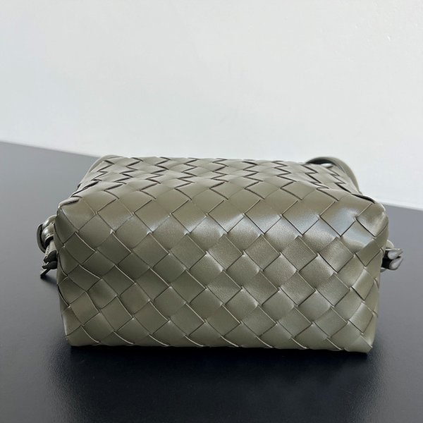 보테가베네타 루프 백 [매장가 380만원대]