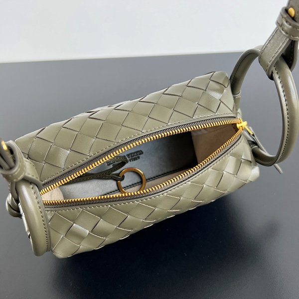 보테가베네타 루프 백 [매장가 380만원대]