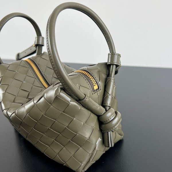 보테가베네타 루프 백 [매장가 380만원대]