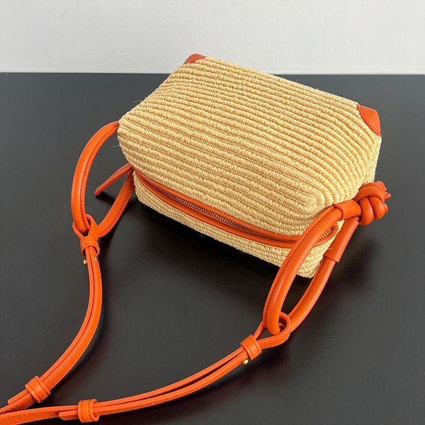 보테가베네타 루프 백 [매장가 340만원대]