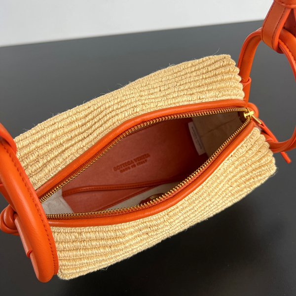 보테가베네타 루프 백 [매장가 340만원대]