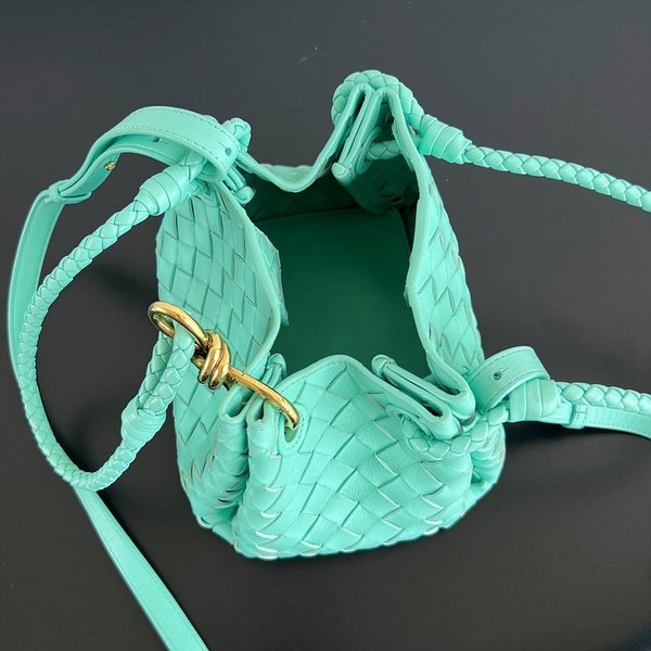 보테가베네타 안디아모 파라슈트 [매장가 545만원대]