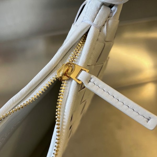 보테가베네타 스몰 제멜리 [매장가 451만원대]