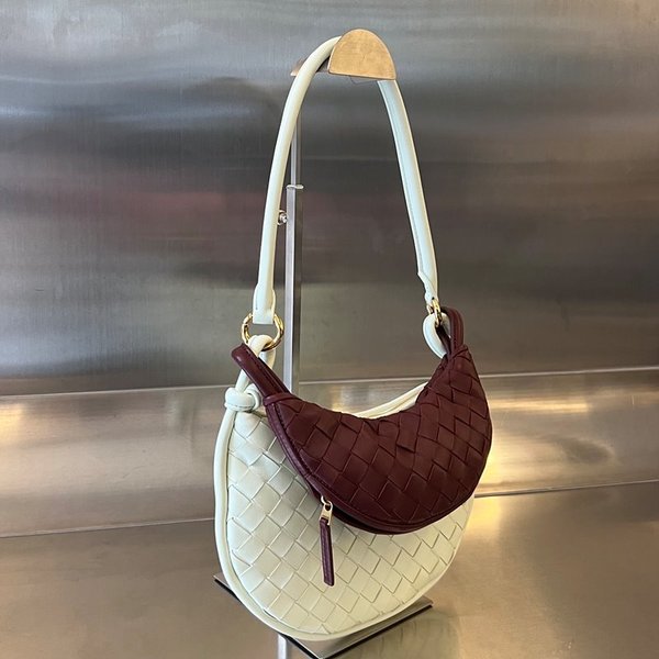 보테가베네타 스몰 제멜리 [매장가 468만원대]