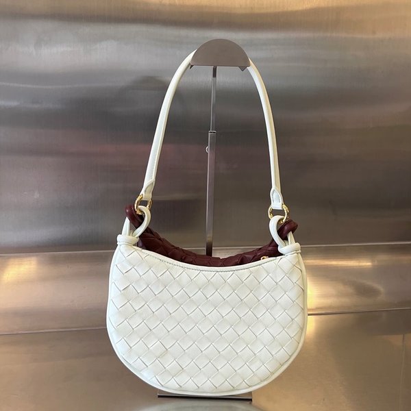 보테가베네타 스몰 제멜리 [매장가 468만원대]