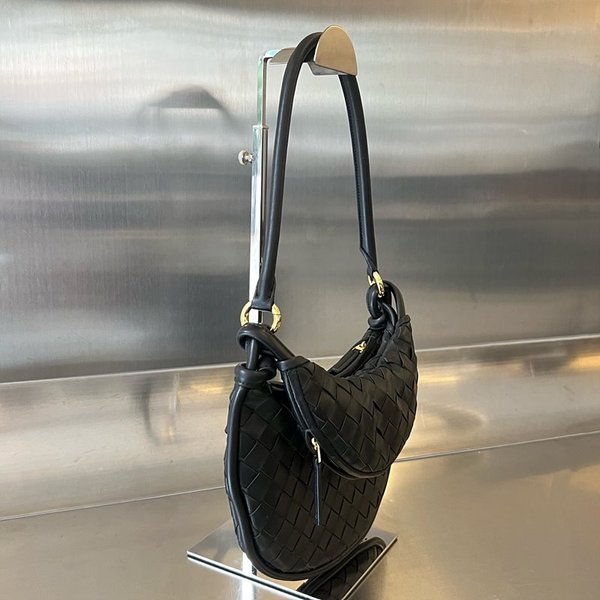 보테가베네타 스몰 제멜리 [매장가 451만원대]