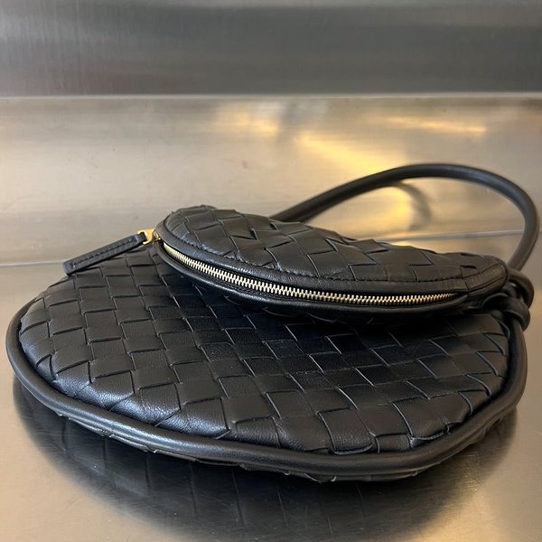 보테가베네타 스몰 제멜리 [매장가 451만원대]