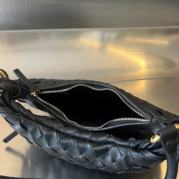 보테가베네타 스몰 제멜리 [매장가 451만원대]