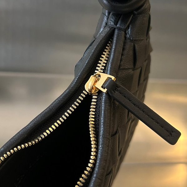 보테가베네타 스몰 제멜리 [매장가 451만원대]