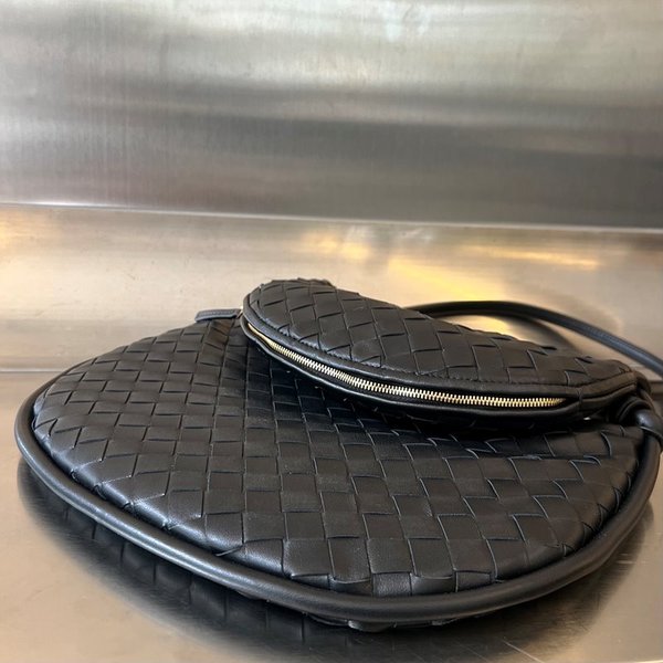 보테가베네타 미디엄 제멜리 [매장가 525만원대]