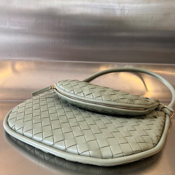 보테가베네타 미디엄 제멜리 [매장가 525만원대]