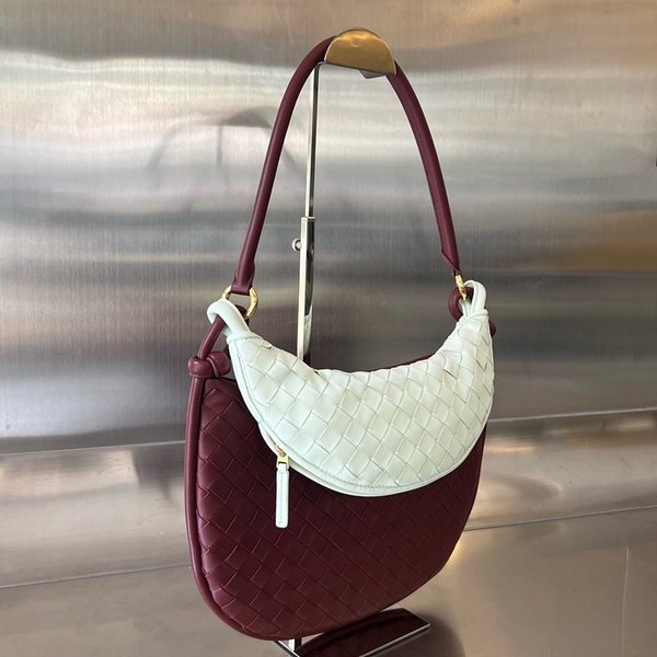 보테가베네타 미디엄 제멜리 [매장가 525만원대]