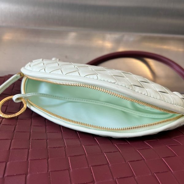 보테가베네타 미디엄 제멜리 [매장가 525만원대]