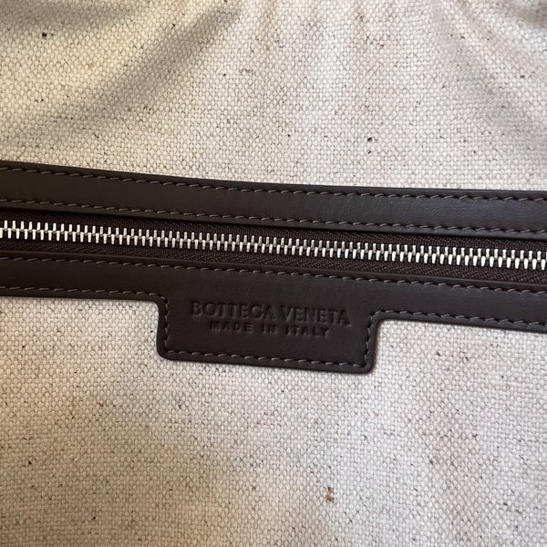 보테가베네타 인트레치아토 라지 브리프케이스 / 라이트브라운-다크그린 [매장가540만원대]