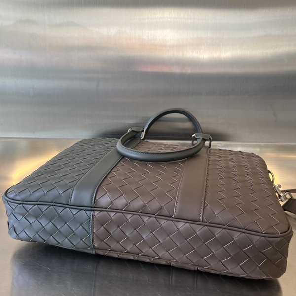 보테가베네타 인트레치아토 라지 브리프케이스 / 라이트브라운-다크그린 [매장가540만원대]