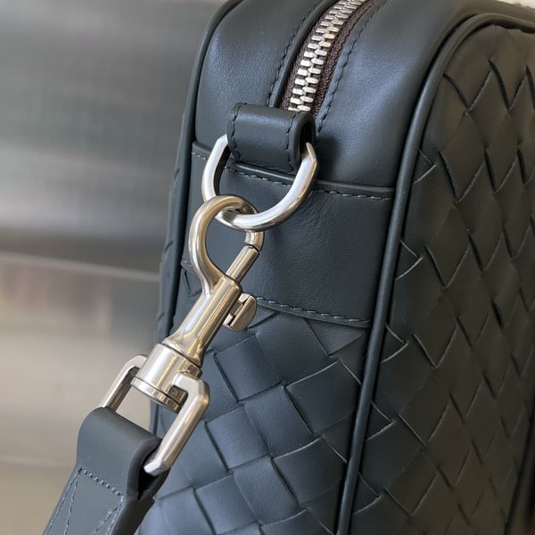 보테가베네타 인트레치아토 라지 브리프케이스 / 라이트브라운-다크그린 [매장가540만원대]