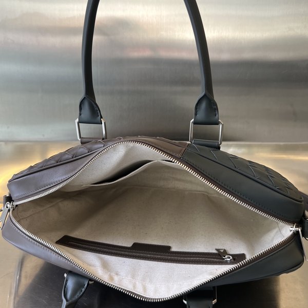 보테가베네타 인트레치아토 라지 브리프케이스 / 라이트브라운-다크그린 [매장가540만원대]