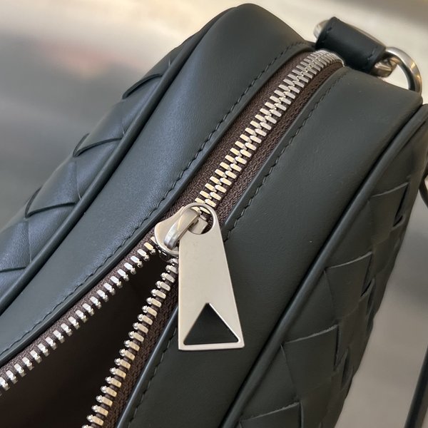 보테가베네타 인트레치아토 라지 브리프케이스 / 라이트브라운-다크그린 [매장가540만원대]