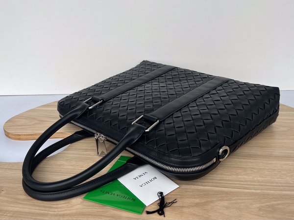 보테가베네타 인트레치아토 슬림 브리프케이스 / 블랙 [매장가480만원대]