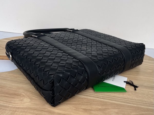 보테가베네타 인트레치아토 슬림 브리프케이스 / 블랙 [매장가480만원대]